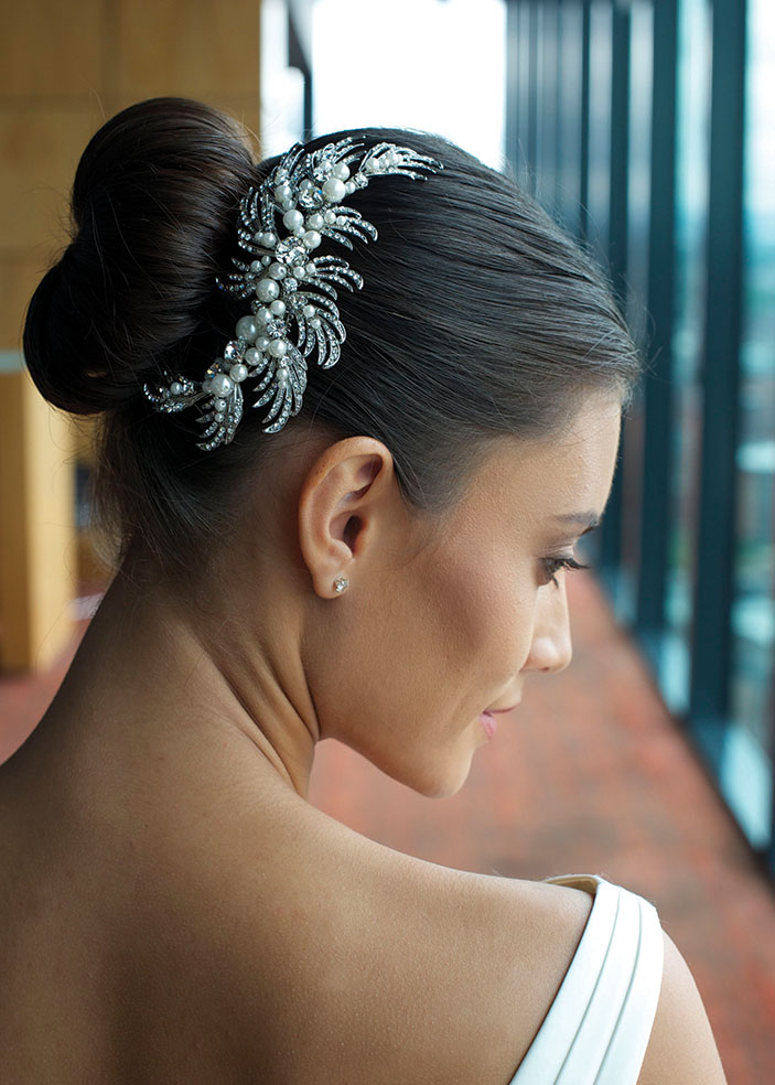 Pearl wedding hair combe